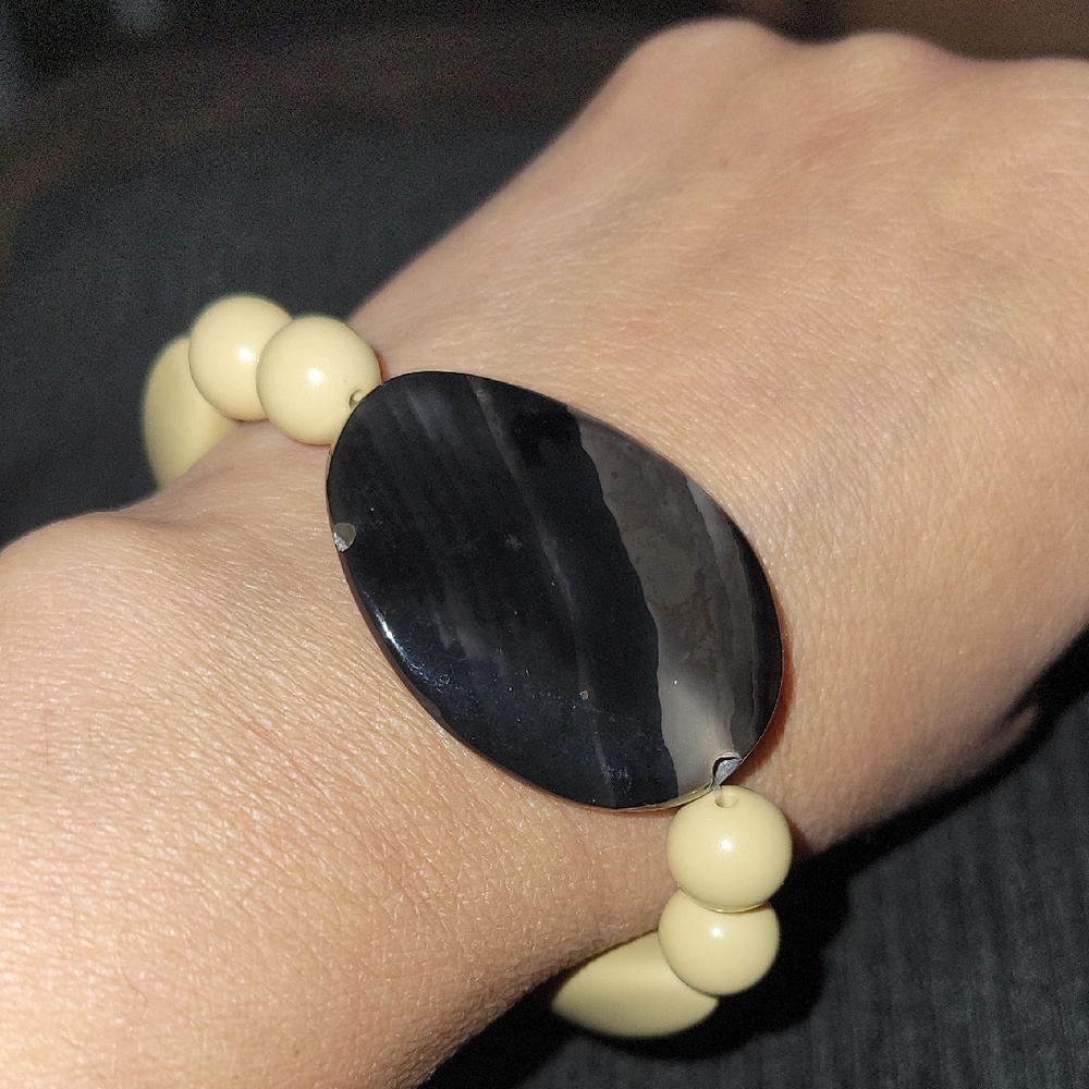 Chic Black and Cream Beaded Bracelet